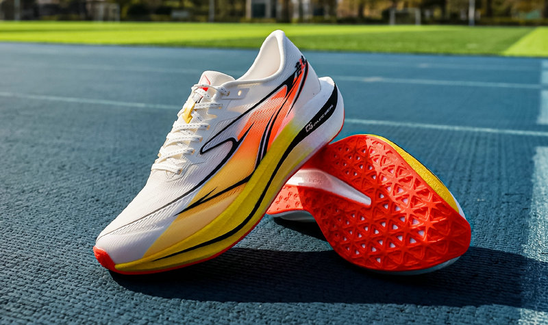 鸿星尔克发布 K101 无板训练跑鞋2.jpg